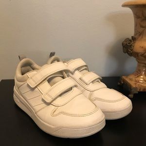 Adidas kids white sneakers size 1,5
